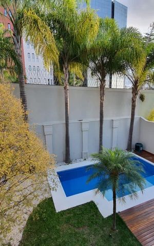 Casa à venda com 450m², 4 quartos e 4 vagas Casa à venda com 450m², 4 quartos e 4 vagasÁrea externa