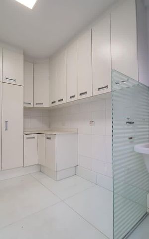 Casa à venda com 450m², 4 quartos e 4 vagas Casa à venda com 450m², 4 quartos e 4 vagasÁrea de serviço