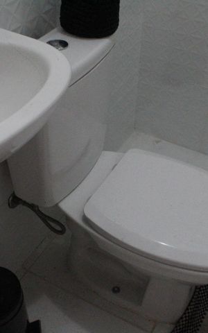 Casa de condomínio à venda com 96m², 3 quartos e 2 vagasBanheiro de serviço