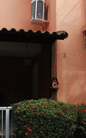 Casa de condomínio à venda com 96m², 3 quartos e 2 vagasFachada