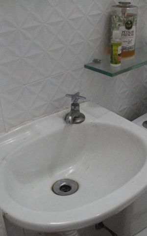 Casa de condomínio à venda com 96m², 3 quartos e 2 vagasBanheiro de serviço