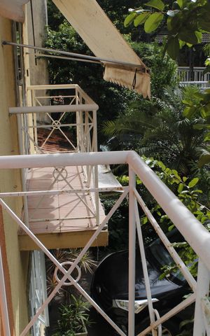 Casa de condomínio à venda com 96m², 3 quartos e 2 vagasVaranda