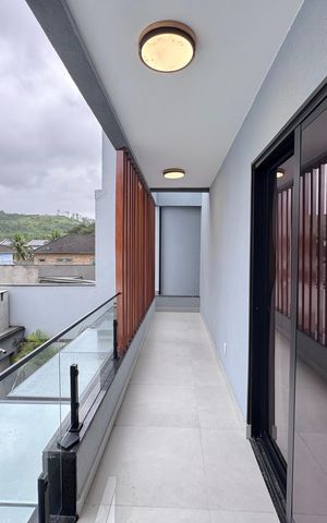 Casa de condomínio à venda com 217m², 3 quartos e 1 vaga Casa de condomínio à venda com 217m², 3 quartos e 1 vagaSuíte 1 - Varanda