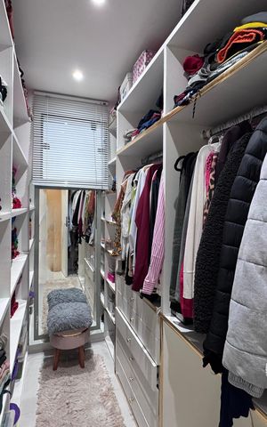 Casa de condomínio à venda com 217m², 3 quartos e 1 vaga Casa de condomínio à venda com 217m², 3 quartos e 1 vagaSuíte 1 - Closet