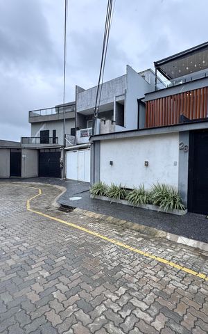 Casa de condomínio à venda com 217m², 3 quartos e 1 vaga Casa de condomínio à venda com 217m², 3 quartos e 1 vagaFachada