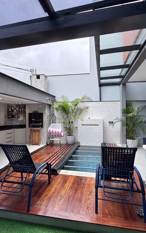 Casa de condomínio à venda com 217m², 3 quartos e 1 vaga Casa de condomínio à venda com 217m², 3 quartos e 1 vagaÁrea externa