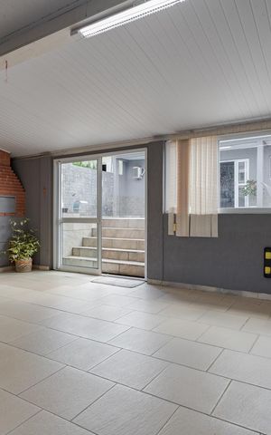 Casa à venda com 220m², 3 quartos e 3 vagas Casa à venda com 220m², 3 quartos e 3 vagasGaragem