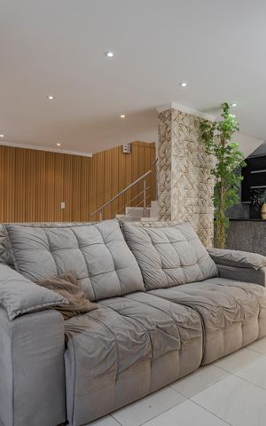 Casa à venda com 220m², 3 quartos e 3 vagas Casa à venda com 220m², 3 quartos e 3 vagasSala