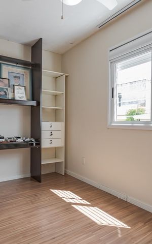 Casa à venda com 220m², 3 quartos e 3 vagas Casa à venda com 220m², 3 quartos e 3 vagasQuarto 2