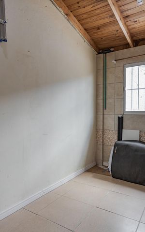 Casa à venda com 220m², 3 quartos e 3 vagas Casa à venda com 220m², 3 quartos e 3 vagasÁrea de Serviço