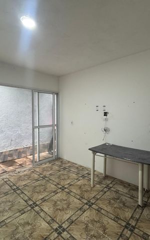 Casa para alugar com 180m², 2 quartos e 1 vaga Casa para alugar com 180m², 2 quartos e 1 vagaSala