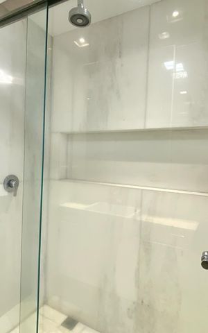 Apartamento para alugar com 303m², 4 quartos e 3 vagas Apartamento para alugar com 303m², 4 quartos e 3 vagasBanheiro da Suíte 1