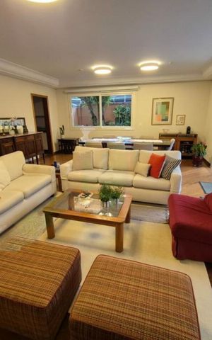 Casa à venda com 248m², 4 quartos e 3 vagas