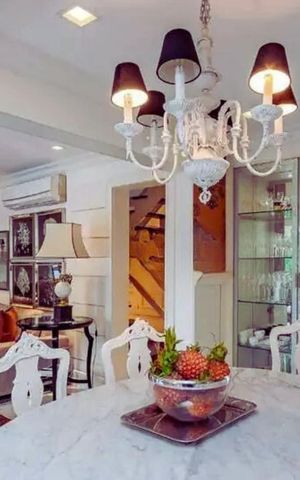 Casa à venda com 307m², 3 quartos e 2 vagasSala
