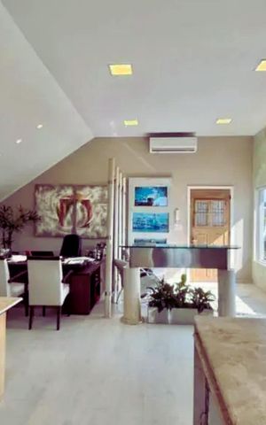 Casa à venda com 307m², 3 quartos e 2 vagasEscritório