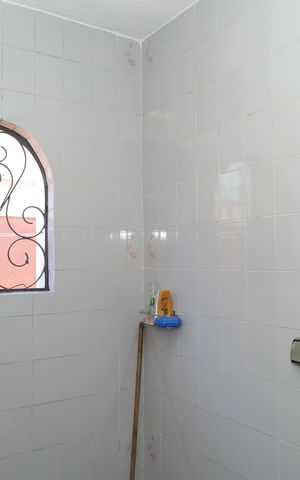 Casa à venda com 334m², 3 quartos e 4 vagasBanheiro 2