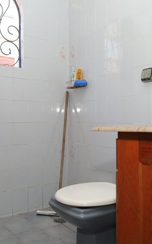 Casa à venda com 334m², 3 quartos e 4 vagasBanheiro 2