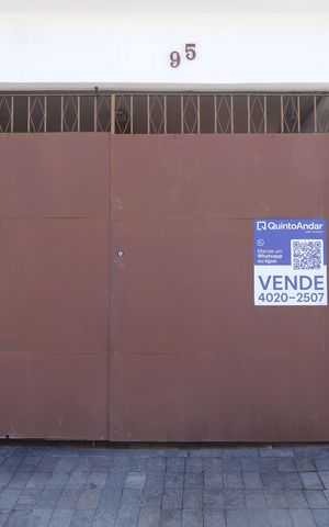 Casa à venda com 334m², 3 quartos e 4 vagasPlaca instalada no portão do imóvel - Código da placa: HBJM-54