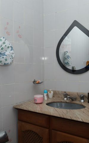 Casa à venda com 334m², 3 quartos e 4 vagasBanheiro 2