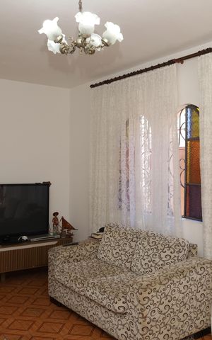 Casa à venda com 334m², 3 quartos e 4 vagasSala