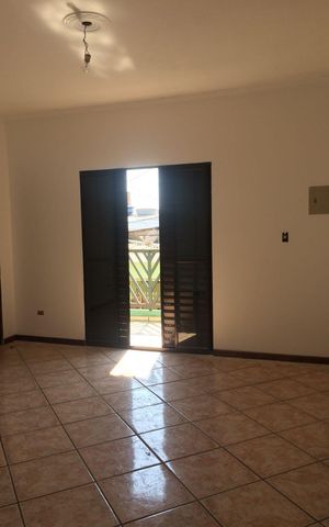 Casa à venda com 240m², 3 quartos e 2 vagas Casa à venda com 240m², 3 quartos e 2 vagasSala