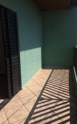 Casa à venda com 240m², 3 quartos e 2 vagas Casa à venda com 240m², 3 quartos e 2 vagasVaranda