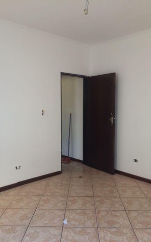 Casa à venda com 240m², 3 quartos e 2 vagas Casa à venda com 240m², 3 quartos e 2 vagasQuarto