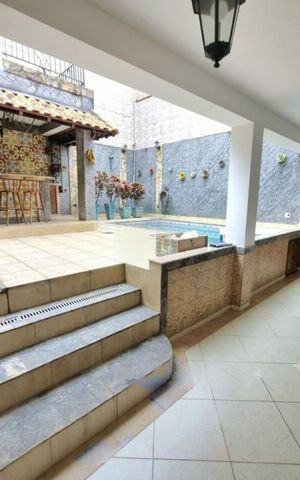 Casa à venda com 224m², 4 quartos e 2 vagas