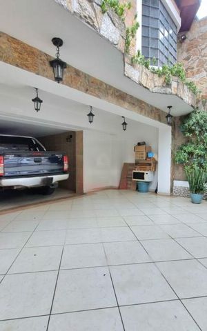 Casa à venda com 224m², 4 quartos e 2 vagas