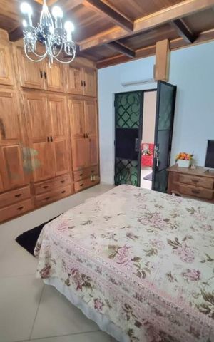 Casa à venda com 224m², 4 quartos e 2 vagas
