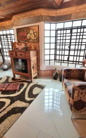 Casa à venda com 224m², 4 quartos e 2 vagas