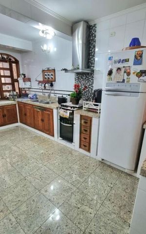 Casa à venda com 224m², 4 quartos e 2 vagas