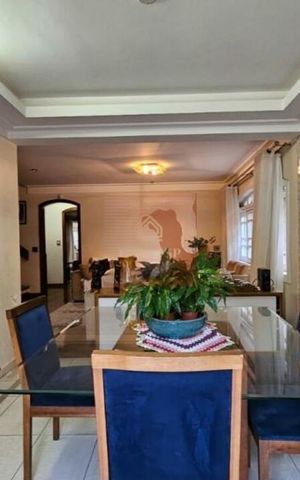 Casa à venda com 230m², 4 quartos e 3 vagas