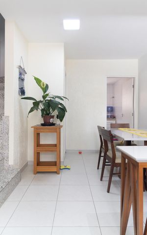 Casa de condomínio à venda com 112m², 3 quartos e 2 vagasSala