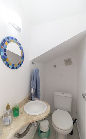 Casa de condomínio à venda com 112m², 3 quartos e 2 vagasLavabo