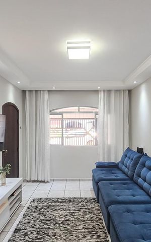 Casa à venda com 129m², 3 quartos e 2 vagas Casa à venda com 129m², 3 quartos e 2 vagasSala