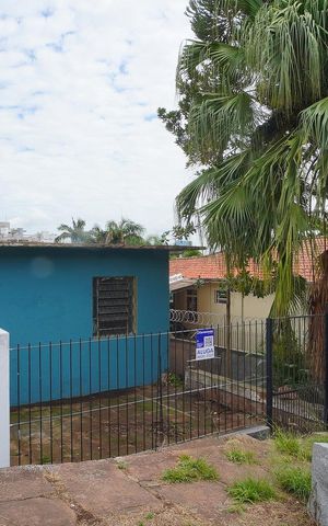 Casa à venda com 360m², 2 quartos e 2 vagasFachada/Placa