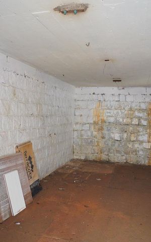 Casa à venda com 360m², 2 quartos e 2 vagasPorão