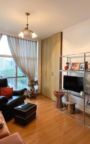 Apartamento à venda com 250m², 4 quartos e 2 vagas Apartamento à venda com 250m², 4 quartos e 2 vagasSala de TV