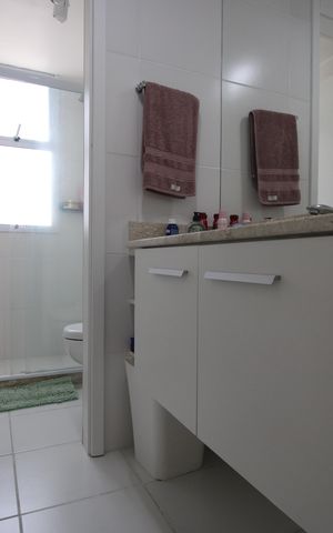 Apartamento à venda com 166m², 4 quartos e 3 vagasBanheiro canadense das suíte 2 e 3