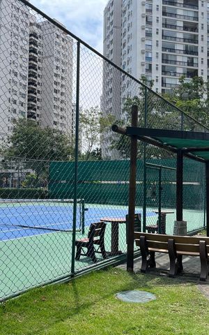 Apartamento à venda com 166m², 4 quartos e 3 vagas Apartamento à venda com 166m², 4 quartos e 3 vagasÁrea comum - Praça entre os condomínios
