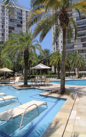 Apartamento à venda com 166m², 4 quartos e 3 vagasÁrea comum - Piscina