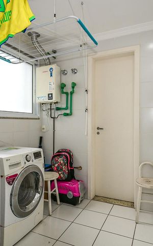 Apartamento à venda com 223m², 3 quartos e 4 vagasÁrea de Serviço 