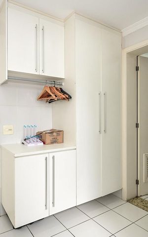 Apartamento à venda com 223m², 3 quartos e 4 vagasÁrea de Serviço 
