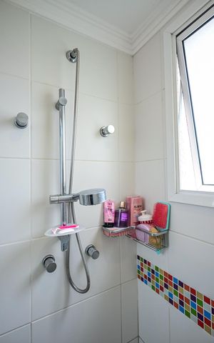 Apartamento à venda com 223m², 3 quartos e 4 vagasChuveiro do Banheiro da Suíte 1