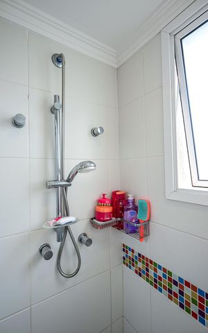 Apartamento à venda com 223m², 3 quartos e 4 vagasChuveiro do Banheiro da Suíte 2