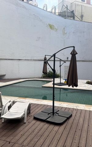 Apartamento para alugar com 170m², 3 quartos e 3 vagas Apartamento para alugar com 170m², 3 quartos e 3 vagasÁrea comum - Piscina