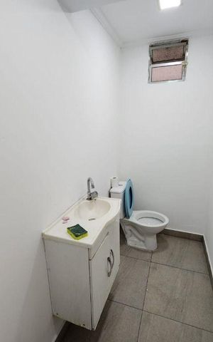 Casa à venda com 240m², 2 quartos e 2 vagasLavabo