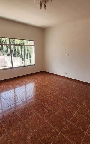 Casa à venda com 240m², 2 quartos e 2 vagasSala