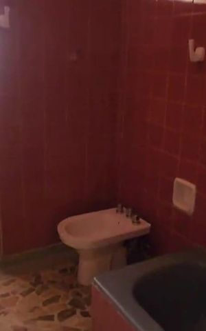 Casa à venda com 240m², 2 quartos e 2 vagasBanheiro